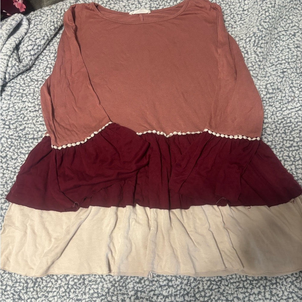 Three-Tone Ruffle Hem Top in Dusty Rose, Wine & Beige